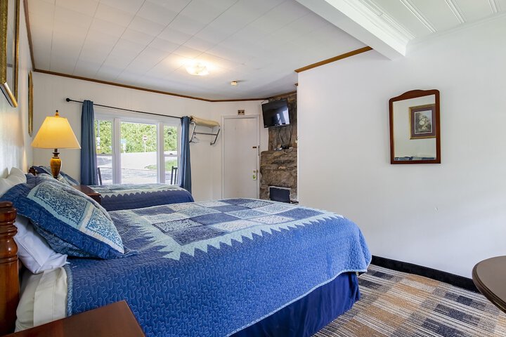 Lloyds on the River Country Inn by OYO