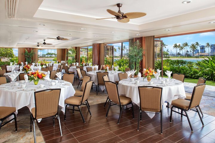 Hilton Hawaiian Village Waikiki Beach Resort