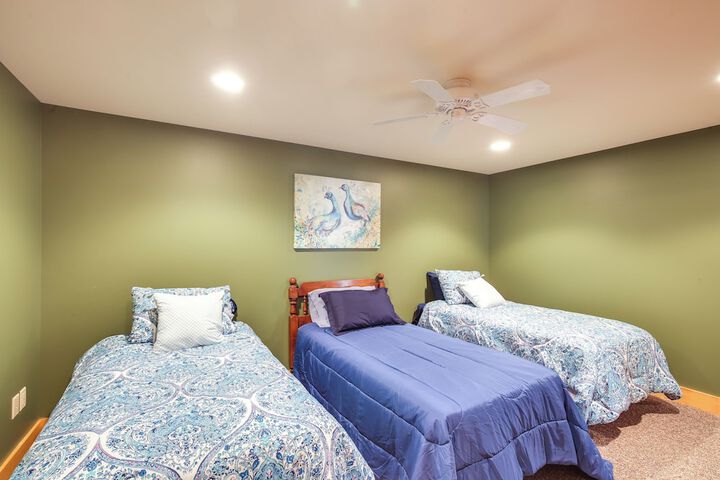 Lake View Champlain Home w / Hot Tub & Sauna!