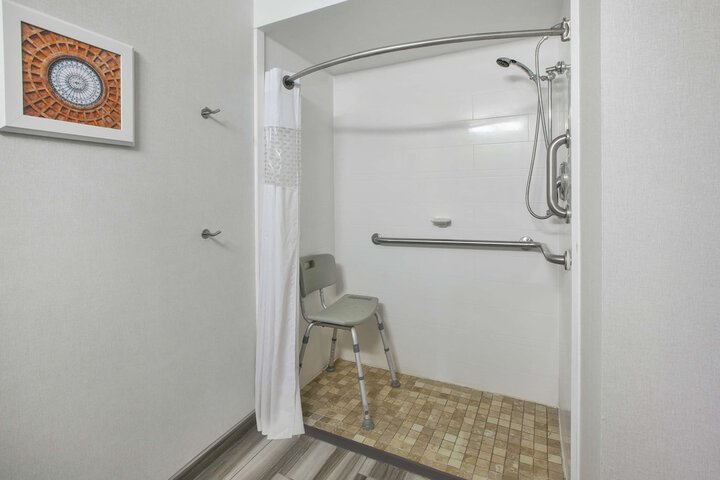 Room 13 of 27