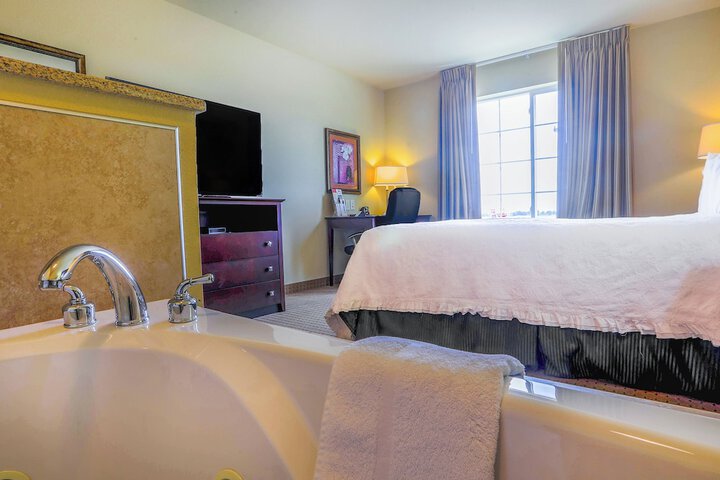 Evansville Inn & Suites by OYO