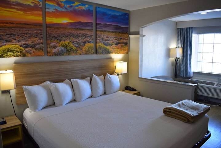Room 16 of 40