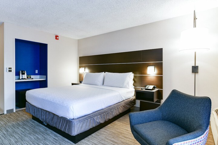 Room 43 of 66