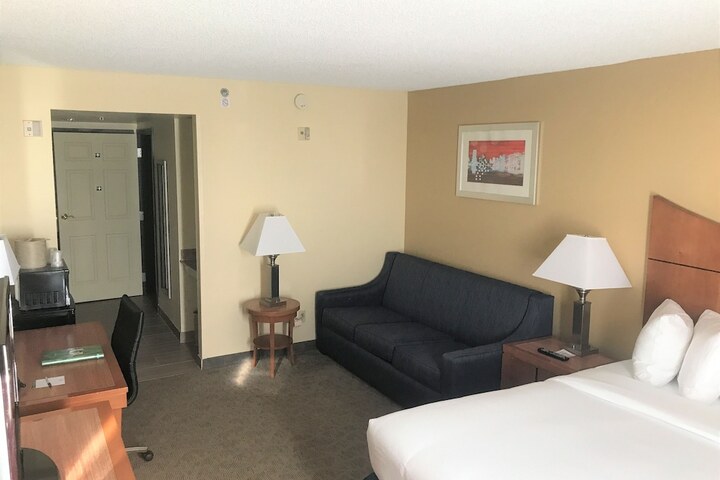 Room 10 of 35