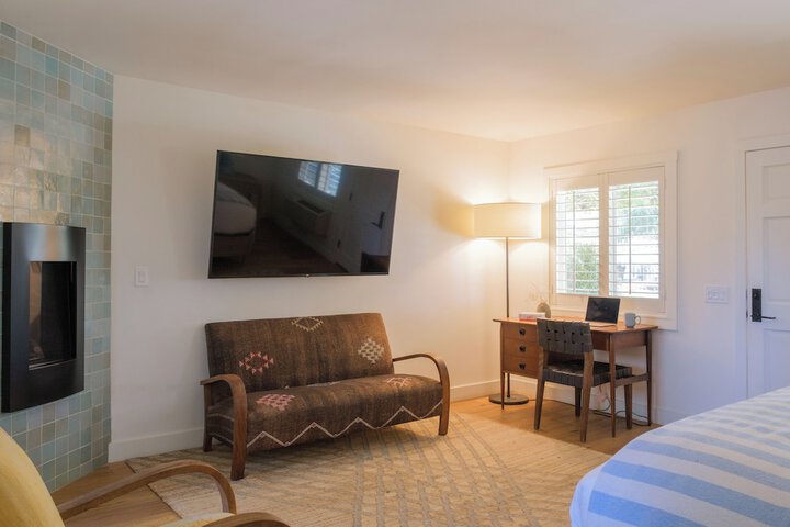 Room 21 of 32