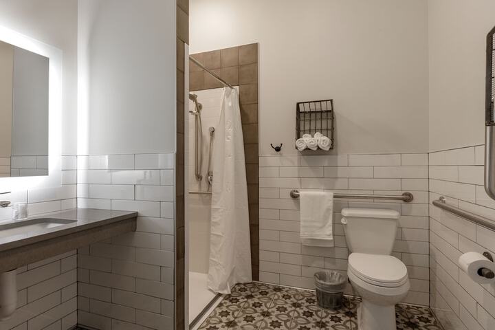 Room 9 of 28