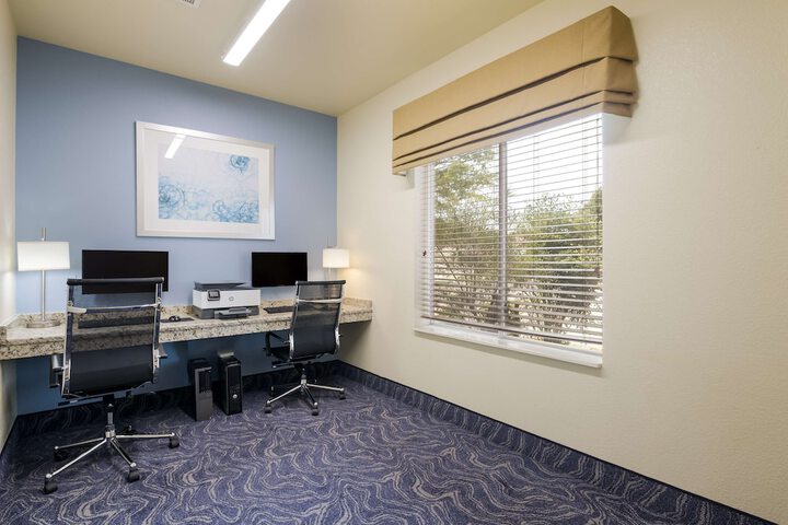 Business Center 31 of 31