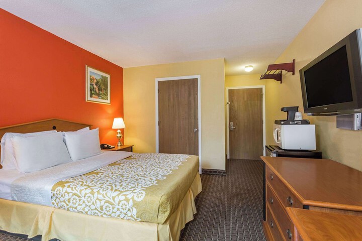 Room 7 of 15