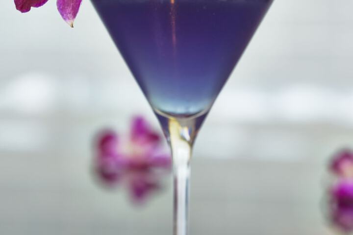 Lounge 92 of 97
