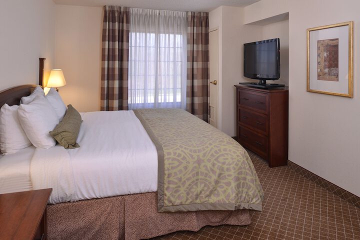 Staybridge Suites Indianapolis-Airport by IHG