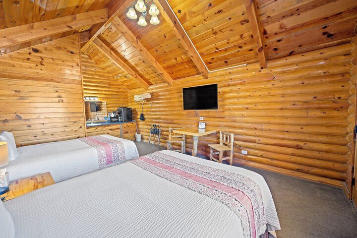 Bryce Canyon Log Cabins