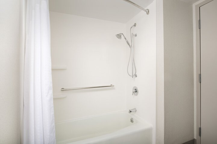 Room 10 of 42