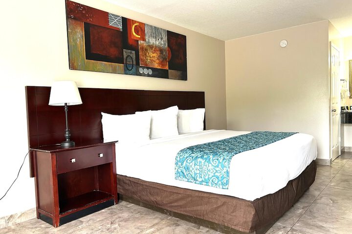 Shining Light Inn & Suites