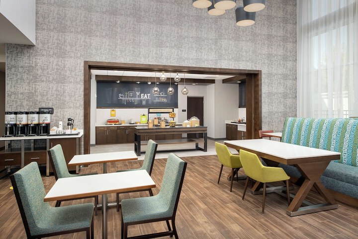 Breakfast/Coffee Service 27 of 34