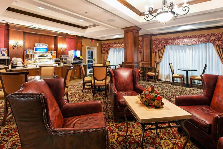 Holiday Inn Express Hotel & Suites Tupelo by IHG