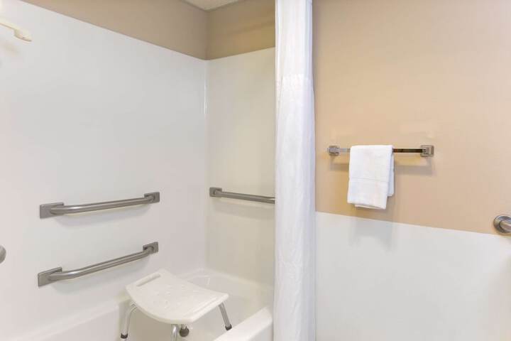 Room 4 of 15