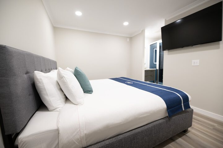 Room 16 of 38