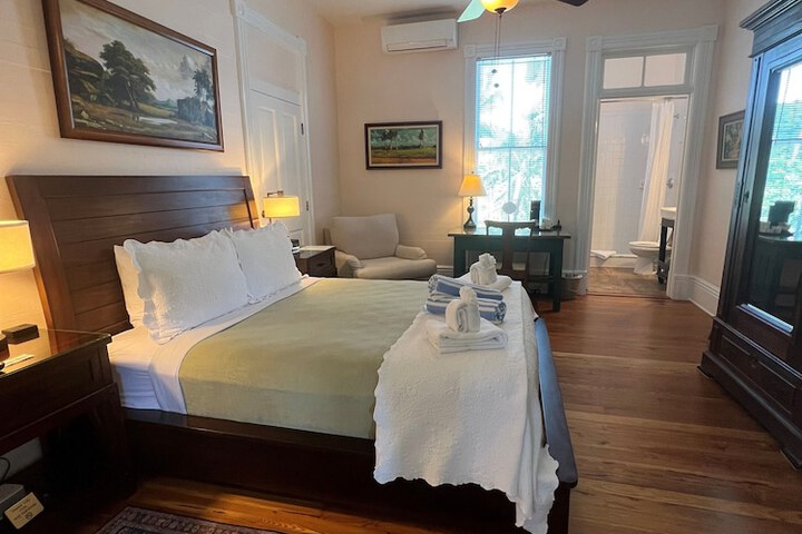 Room 15 of 60