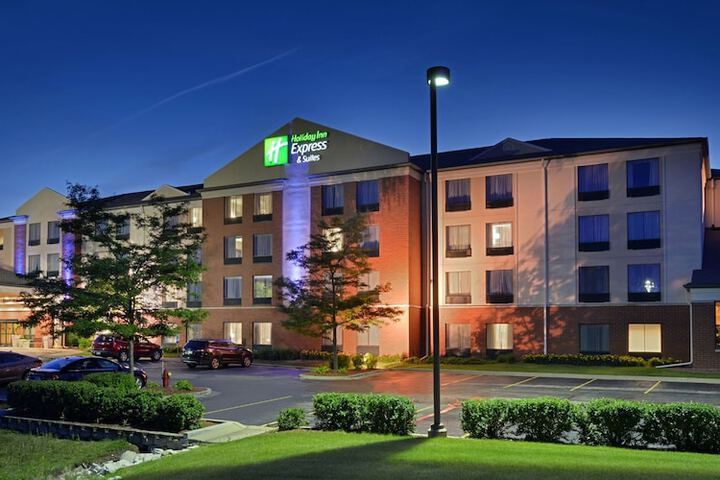 Holiday Inn Express & Suites New Berlin by IHG