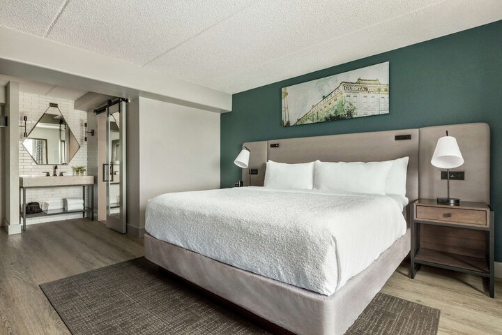 Hotel Alba Tapestry Collection by Hilton