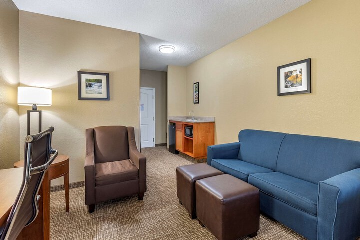 Room 10 of 28