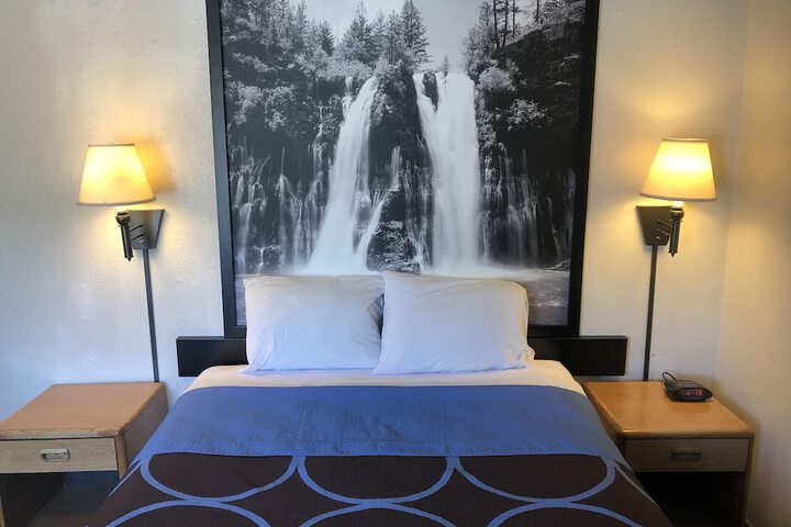 Room 25 of 40