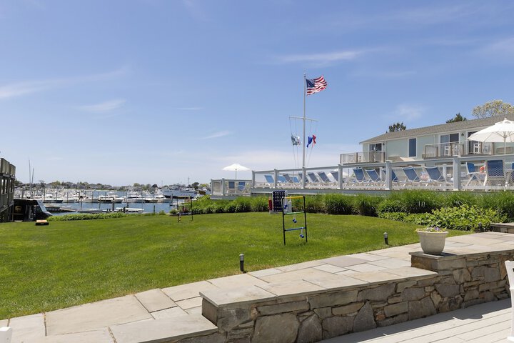Anchor in Distinctive Waterfront Lodging