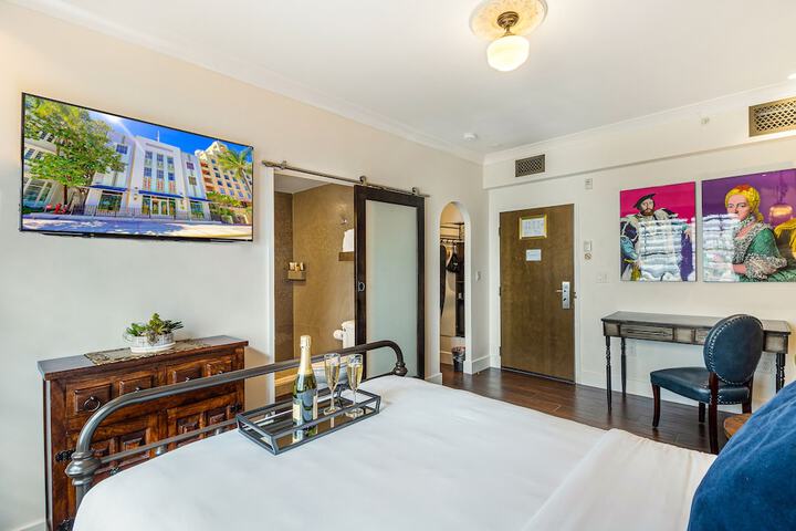 Room 28 of 115