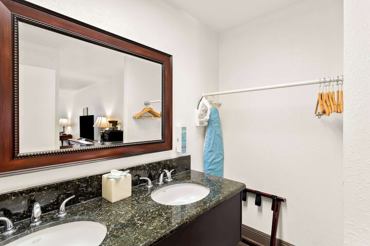 Room 40 of 50