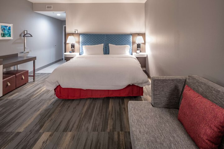 Room 28 of 61
