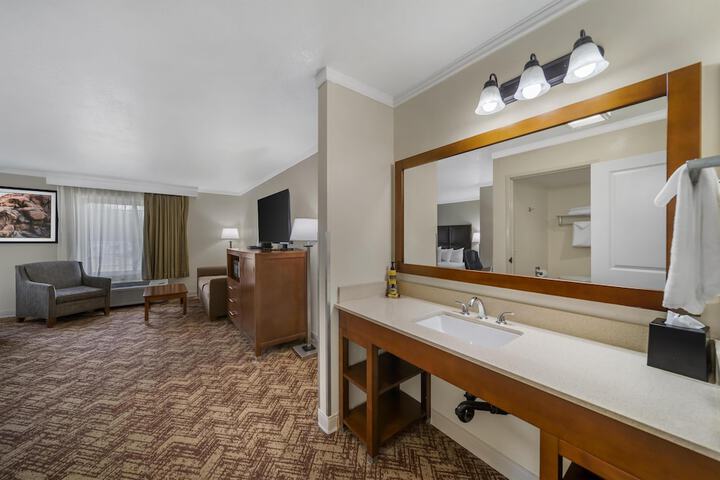 Best Western Plus Northwoods Inn