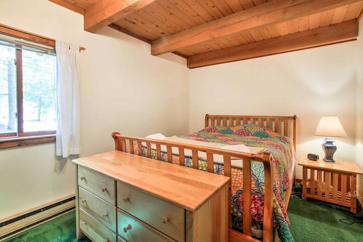 Cozy Bartlett Townhome 3 Mi to Attitash Mountain