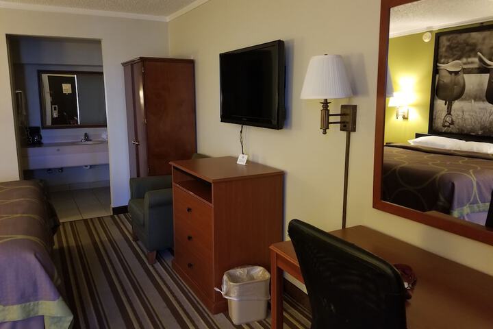 Super 8 by Wyndham Longview / North
