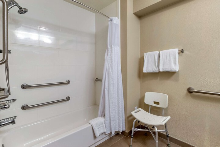 Room 12 of 37