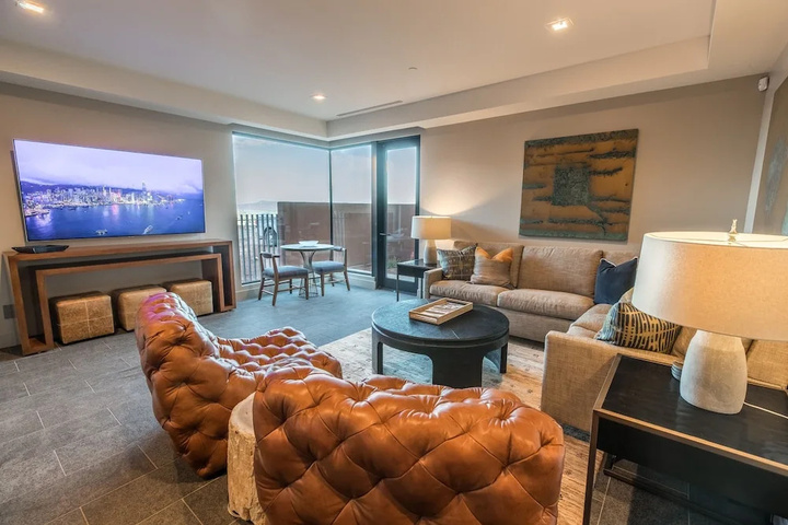 Luxury Service King Suite in Private Daily Hk 1 Bedroom Apts