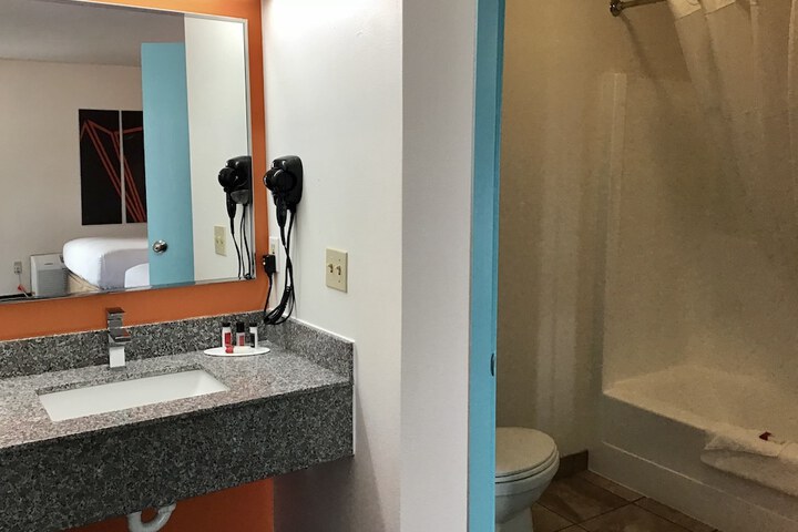 Room 14 of 21
