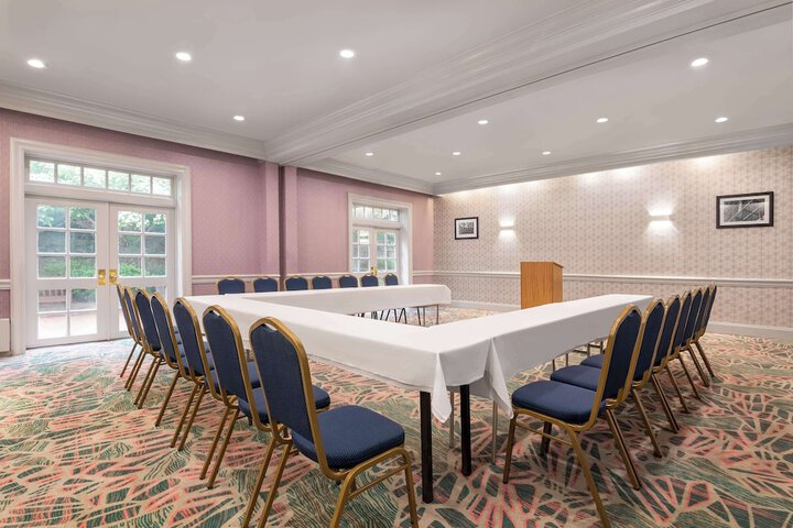 Hampton Inn & Suites Stamford