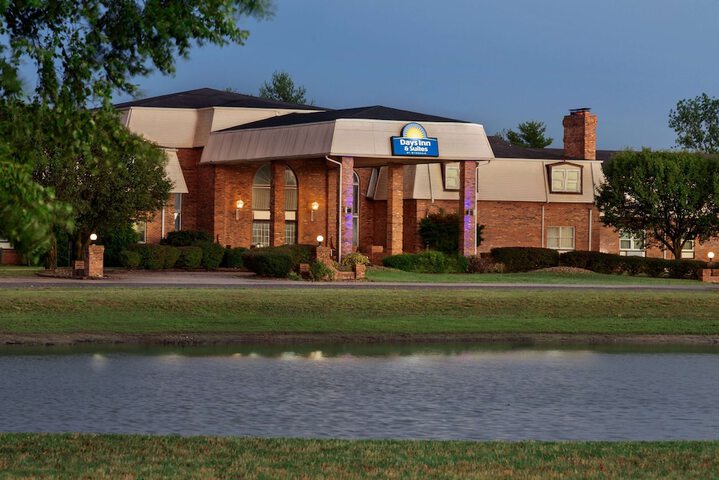 Hotel 4 of 51