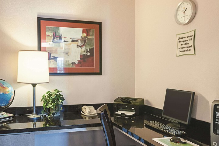 Business Center 36 of 36