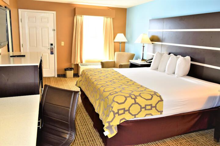 Baymont by Wyndham Forest City