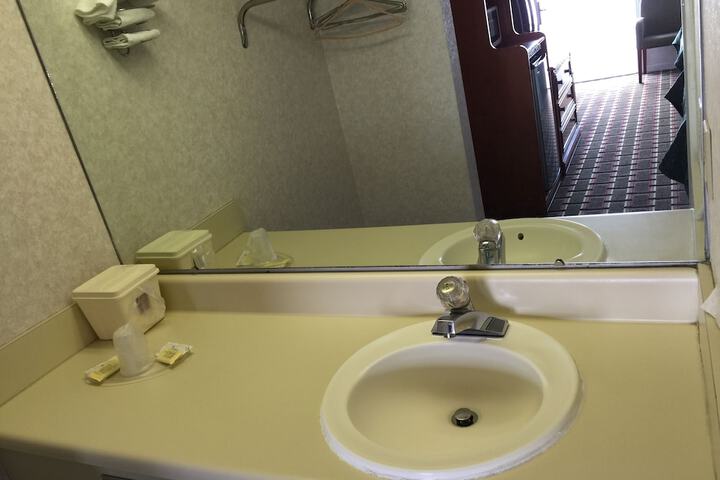 Room 10 of 33
