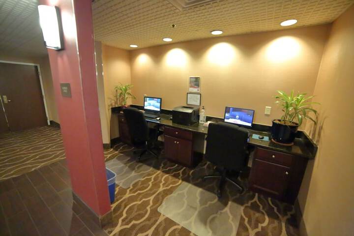 Business Center 44 of 49