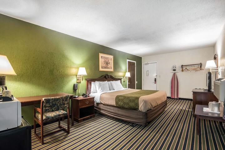 Room 30 of 49