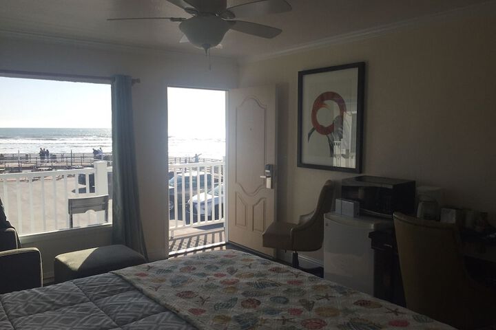 Dolphin Cove Motel