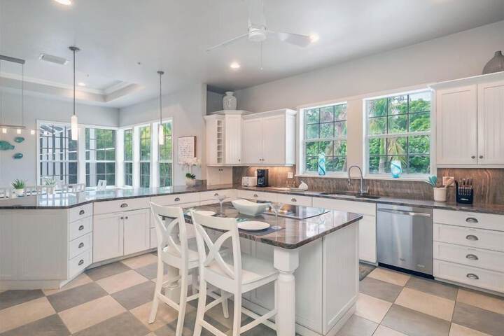 The Palm and Shell Captiva Island Private Luxury Home With Pool hot tub and Beach Access