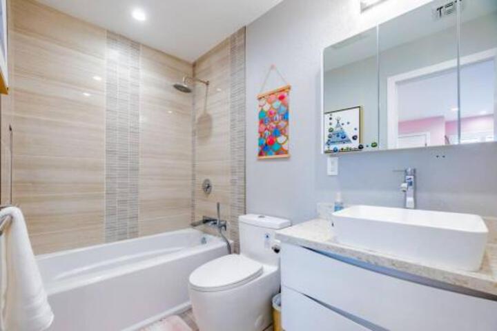 Luxurious 5B4B Home with Pool and View