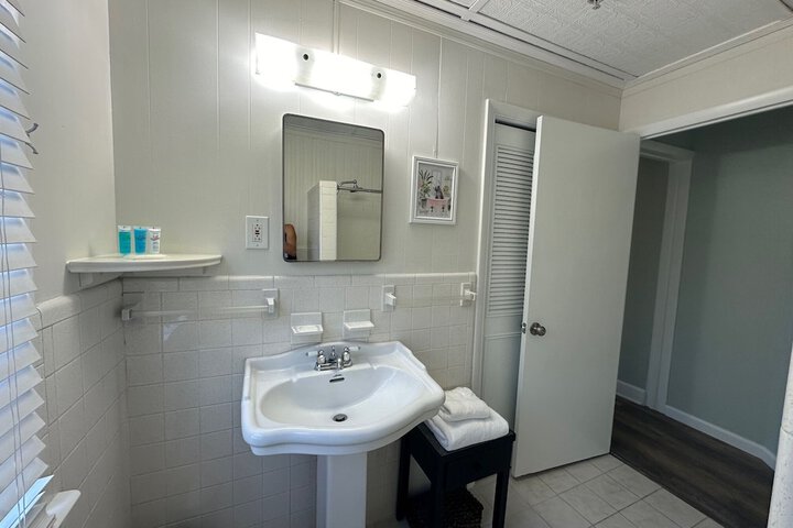 Room 11 of 38