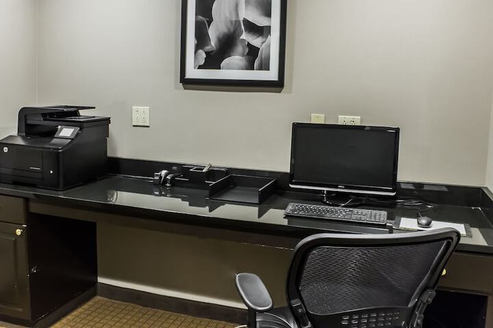 Business Center 36 of 39