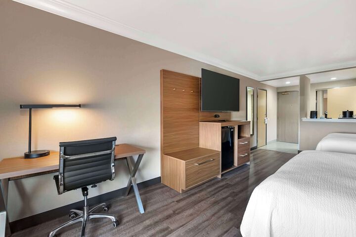 Best Western Plus Newport Mesa Inn