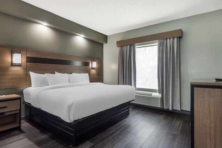 Room 33 of 54